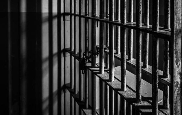 Αλλοδαποί ζητούσαν να αφεθούν ελεύθεροι σε κρατητήριο της Μενεμένης – Επτά συλλήψεις