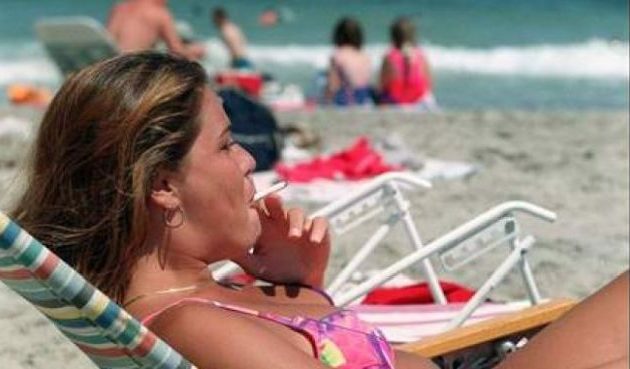 Ποιοι ζητούν να απαγορευτεί το κάπνισμα και στους κοινόχρηστους ανοιχτούς χώρους