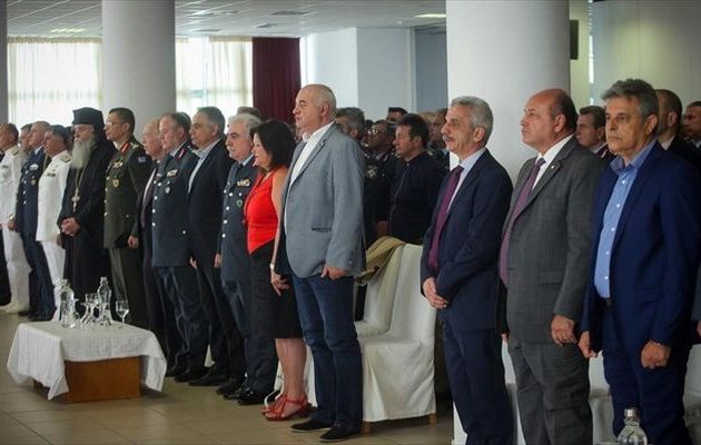 Ενός λεπτού σιγή στην τελετή παράδοσης στην ΕΛΑΣ