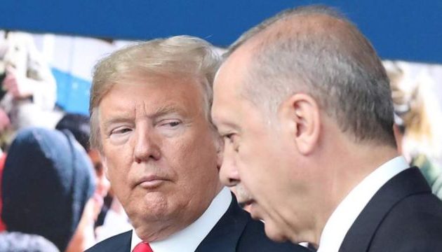 Χιλιάδες χρήστες στο Twitter τα «χώνουν» στον Τραμπ για τον Ερντογάν – Μόνο Τούρκοι γράφουν καλά λόγια