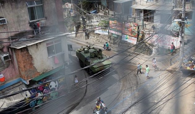 Πόλεμος στις φαβέλες: 14 νεκροί σε επιχείρηση κατά διακινητών ναρκωτικών στη Βραζιλία