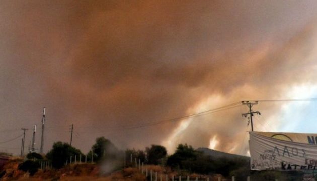 Συναγερμός στην ανατολική Αττική – Φωτιά στη Βραυρώνα