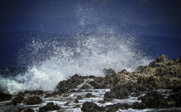 Καιρός: Πέφτει η θερμοκρασία την Τρίτη, τοπικές βροχές και μποφόρ