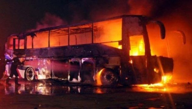 Μακελειό στο Ιράν από βυτιοφόρο που «εμβόλισε» λεωφορείο – 19 νεκροί (βίντεο)
