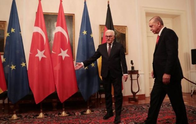 Ο Ερντογάν τα κατάφερε και «τσακώθηκε» και στο τραπέζι του Γερμανού Προέδρου