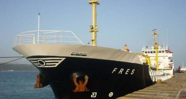 Ελληνικό δεξαμενόπλοιο προσάραξε στη Μήλο – Φορτωμένο με χίλιους τόνους καυσίμων (φωτο)