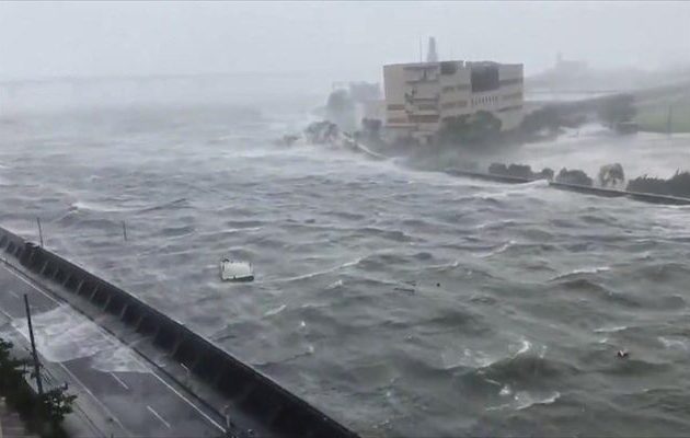 Τρομακτική καταστροφή στην Ιαπωνία από τον υπερτυφώνα Τζέμπι – Τουλάχιστον εννιά νεκροί (βίντεο)