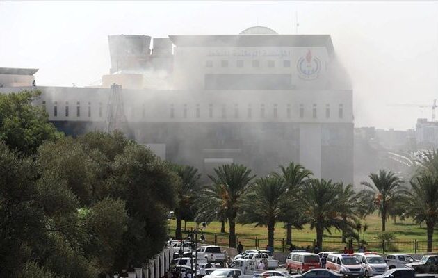 Συναγερμός στη Λιβύη: Επιτέθηκαν στα κεντρικά της κρατικής πετρελαιοβιομηχανίας