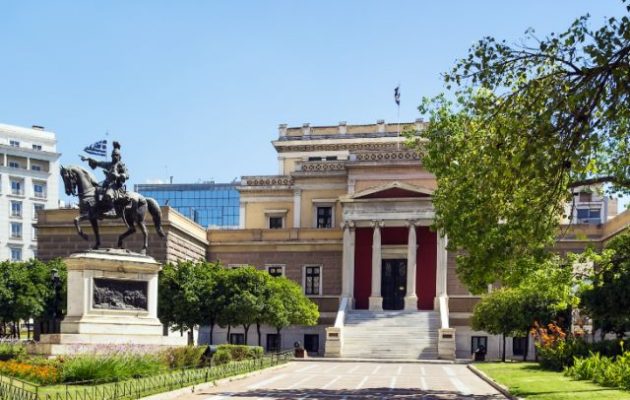 Συνελήφθησαν οι δύο γυναίκες που «λάδωναν» εκθέματα σε ελληνικά μουσεία – Είναι Ρομά από τη Βουλγαρία