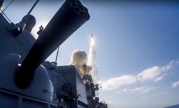 «Παιχνίδια» πολέμου: Ο Πούτιν κατηγορεί το Ισραήλ για τη συντριβή ρωσικού αεροσκάφους