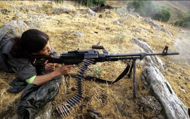 Κούρδοι αντάρτες σκότωσαν τρεις Τούρκους στρατιώτες και τραυμάτισαν τέσσερις ενώ κατέβαιναν από ελικόπτερο