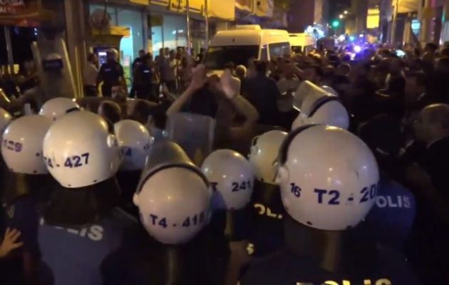 Τουρκικός όχλος επιτέθηκε σε καταστήματα Σύρων στην Προύσα (βίντεο)