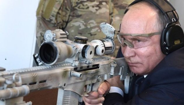 Πώς δοκίμασε ο Πούτιν το νέο Καλάσνικοφ με την τεχνική «ελεύθερου σκοπευτή» (βίντεο)