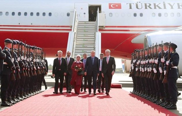 Ερντογάν στη Γερμανία: Του έστρωσαν κόκκινα χαλιά αλλά μετά τον… «γείωσαν»