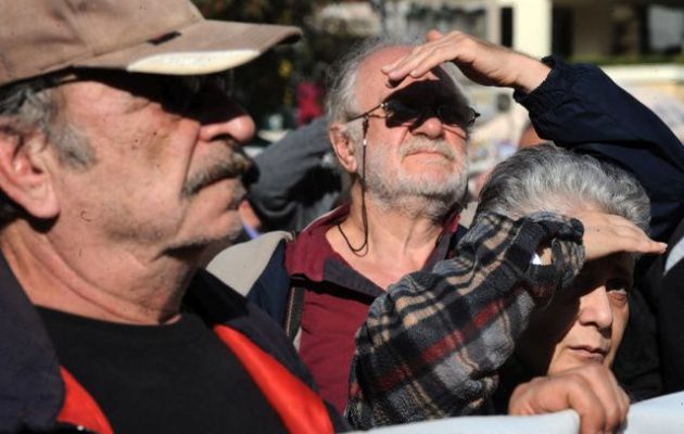 «Aκύρωση και όχι αναβολή της μείωσης των συντάξεων» – Τι λένε ευρωπαϊκές πηγές