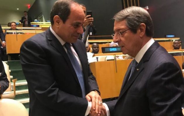 Αυτή είναι η ένθερμη χειραψία που κάνει τον Ερντογάν να μην μπορεί να ηρεμήσει