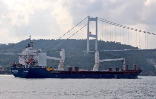 Συριακό εμπορικό πλοίο που του έχουν επιβληθεί κυρώσεις πέρασε τον Βόσπορο φορτωμένο σιτάρι
