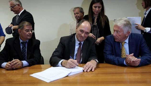 Yπογράφτηκαν οι συμβάσεις για υδρογονάνθρακες – Έρευνες από Τotal, ExxonMobil και ΕΛΠΕ