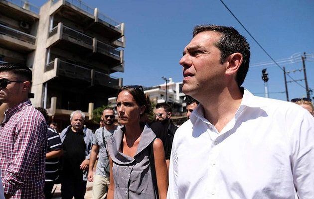 Το ευχαριστώ Τσίπρα στους ψαράδες στο Μάτι – Συγκίνηση για τους τρεις μετανάστες (βίντεο)