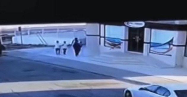 Γροθιά στο στομάχι: Πώς ο απαγωγέας της Κύπρου παρέσυρε τα ανυποψίαστα παιδιά στο διαμέρισμά του! (βίντεο)