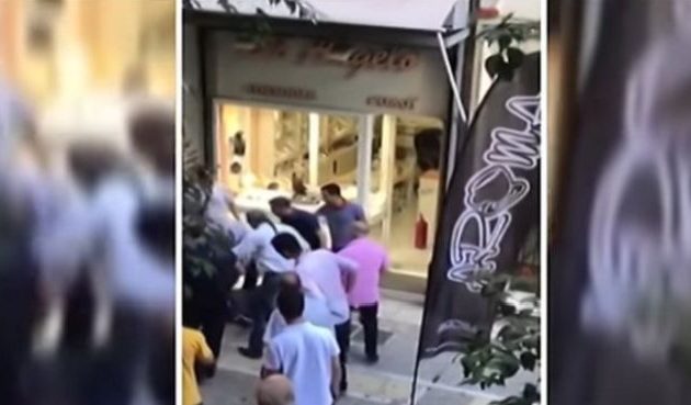 «Θα τον σκοτώσεις!» φώναζε αυτόπτης που έτρεξε να σταματήσει το λιντσάρισμα του Ζακ (βίντεο)