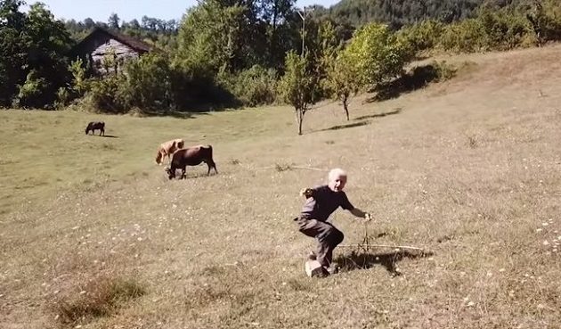 Τούρκος βοσκός δεν είχε ξαναδεί ποτέ ντρον και έτρεξε να σωθεί (βίντεο)