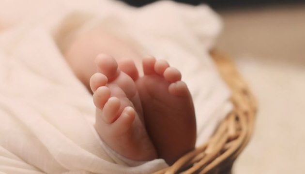 Μυστήριο με τον θάνατο βρέφους ενός έτους στην Κω – Το παιδί έφερε τραύματα, προσήχθησαν οι γονείς