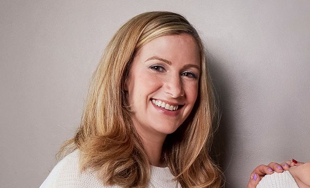 Πέθανε η δημοσιογράφος που συγκλόνισε για τη μάχη που έδωσε με τον καρκίνο