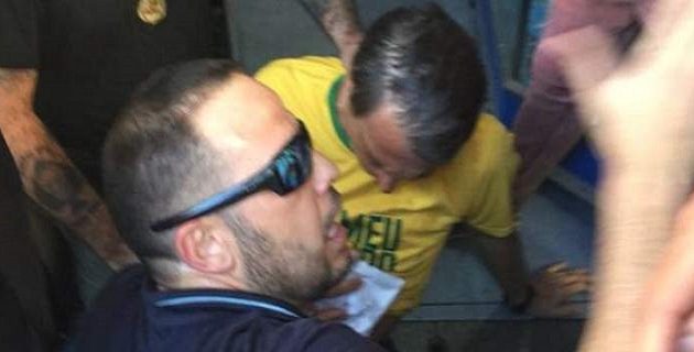 Bραζιλία: Mαχαίρωσαν τον ακροδεξιό υποψήφιο σε προεκλογική συγκέντρωση (βίντεο)