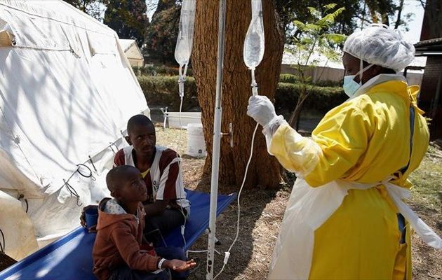 Η Ζιμπάμπουε βάζει «φρένο» στις δημόσιες συγκεντρώσεις λόγω χολέρας