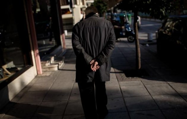 90χρονος καταγγέλλει ότι του έκλεψαν τη σύνταξη