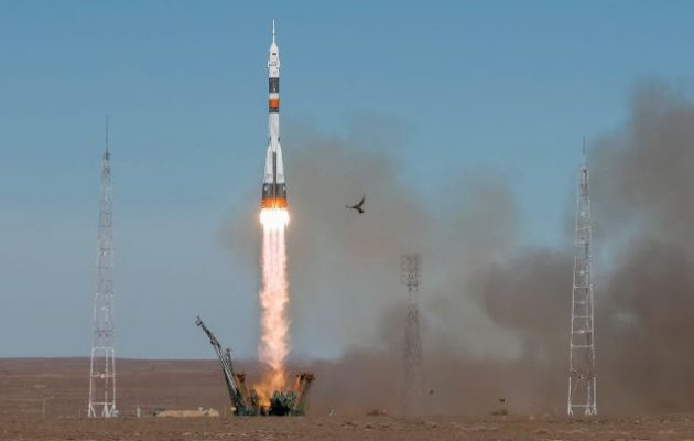 Προσγειώθηκαν στο Καζακστάν οι δύο αστροναύτες του Σογιούζ