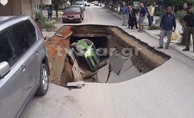 Η γη κατάπιε αυτοκίνητο στην Αιδηψό