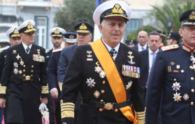 Εάν γίνει πόλεμος θα είμαστε μόνοι μας – Γι΄ αυτό ο ναύαρχος Αποστολάκης έχει διατάξει να «εξαϋλώσουμε» τους Τούρκους