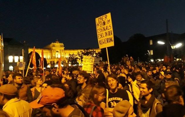 Χιλιάδες διαδηλωτές βγήκαν στους δρόμους της Βιέννης εναντίον της κυβέρνησης συνασπισμού