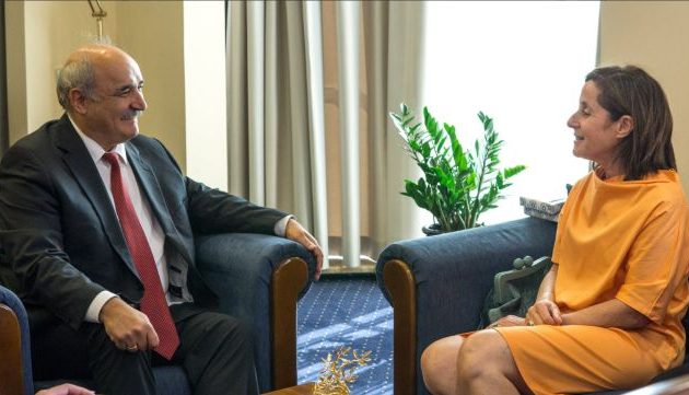 Ο Μάρκος Μπόλαρης δέχθηκε την πρέσβυ του Ισραήλ Ιρίτ Μπεν Αμπά και συζήτησαν για το Πατριαρχείο Ιεροσολύμων