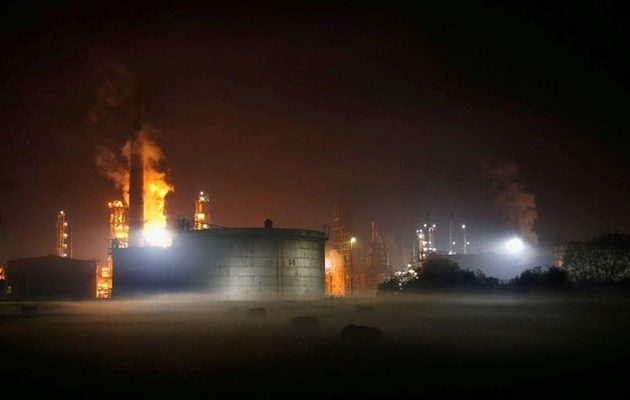 Διυλιστήριο πετρελαίου τινάχθηκε στον αέρα στη Βοσνία – Οκτώ τραυματίες (βίντεο)