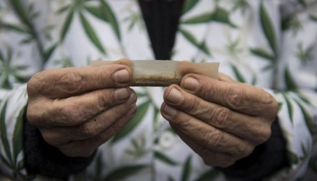 Ο Καναδάς βαδίζει στα χνάρια της Ουρουγουάης και αφήνει εντελώς ελεύθερη την κάνναβη