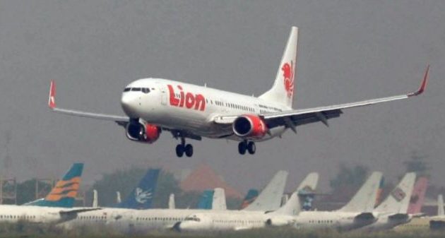 Αεροπορικό θρίλερ στην Ινδονησία – Κατέπεσε Boeing 737 με 189 επιβαίνοντες
