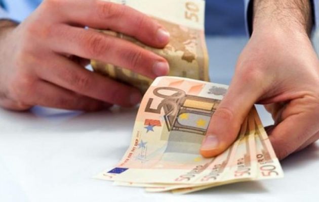 Αυξάνονται οι μισθοί έως τα 940 ευρώ στις αλυσίδες γρήγορου φαγητού