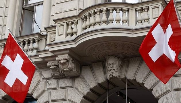 Καταργείται το τραπεζικό απόρρητο στην Ελβετία