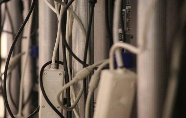 Απίστευτη τραγωδία: Έπαθε ηλεκτροπληξία την ώρα που έπλενε το αυτοκίνητό του