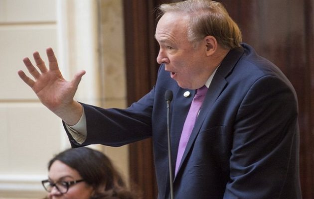 Πολιτικός δοκίμασε για πρώτη φορά μαριχουάνα – Πώς περιέγραψε την εμπειρία του