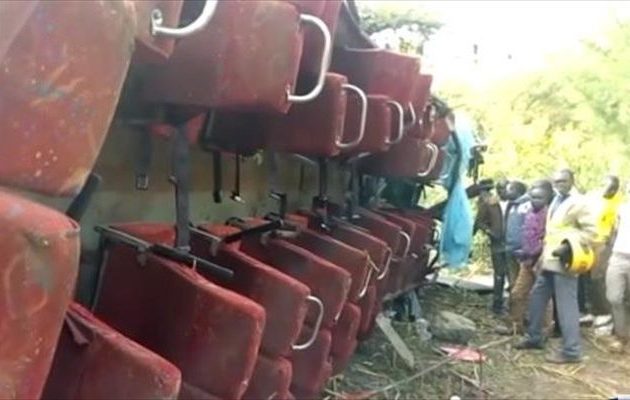Τραγωδία με λεωφορείο που «γκρεμίστηκε» στην Κένυα – Τουλάχιστον 42 νεκροί