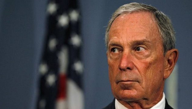 Ο 76χρονος Μπλούμπεργκ επέστρεψε στο Δημοκρατικό Κόμμα και προαλείφεται για υποψήφιος πρόεδρος