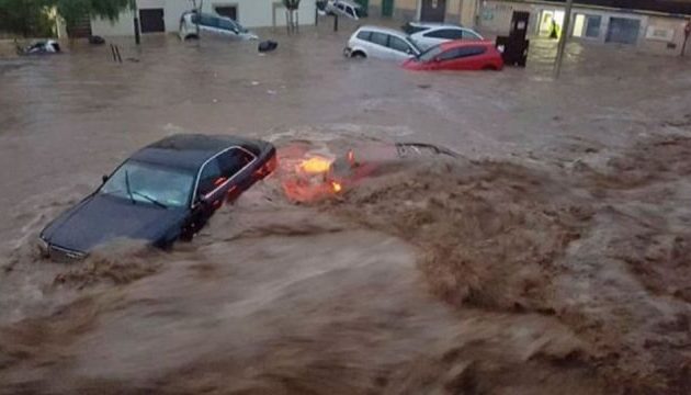 Συγκλονίζουν οι εικόνες από τη Μαγιόρκα της Ισπανίας που «βούλιαξε» στη λάσπη – 5 νεκροί (βίντεο)