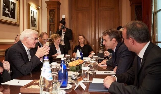 Μητσοτάκης σε Σταϊνμάγιερ: Να ανατραπεί η περικοπή των συντάξεων