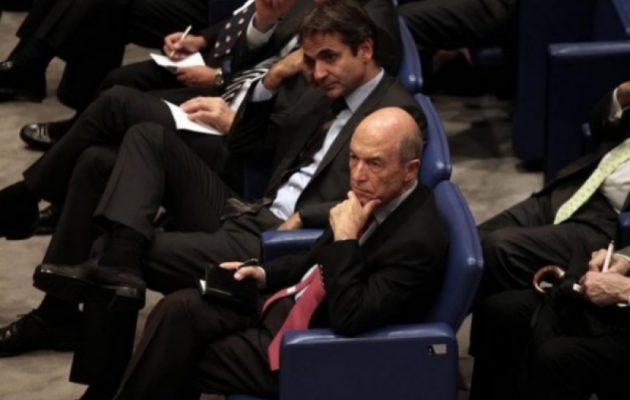 Η Δημοκρατία «καρφώνει» Μητσοτάκη: Προστατεύει το Γιάννο ή τον Σημίτη;