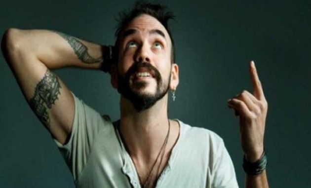 Ο Πάνος Μουζουράκης ένιωσε τον νεκρό πατέρα του να τον χαϊδεύει – Τι είχαν συμφωνήσει για όποιον «έφευγε» πρώτος