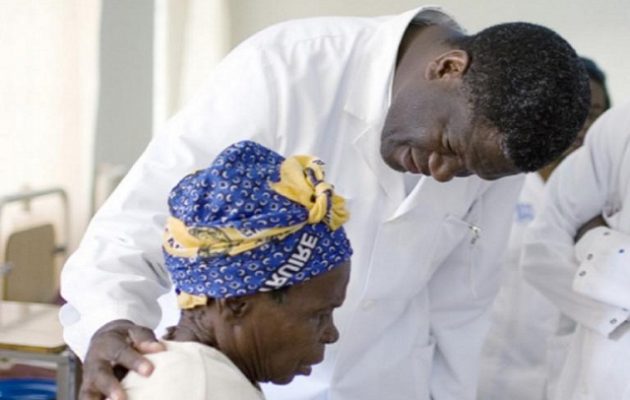Ο γυναικολόγος Μουκουέγκε έμαθε ότι βραβεύτηκε με το Νόμπελ Ειρήνης ενώ χειρουργούσε